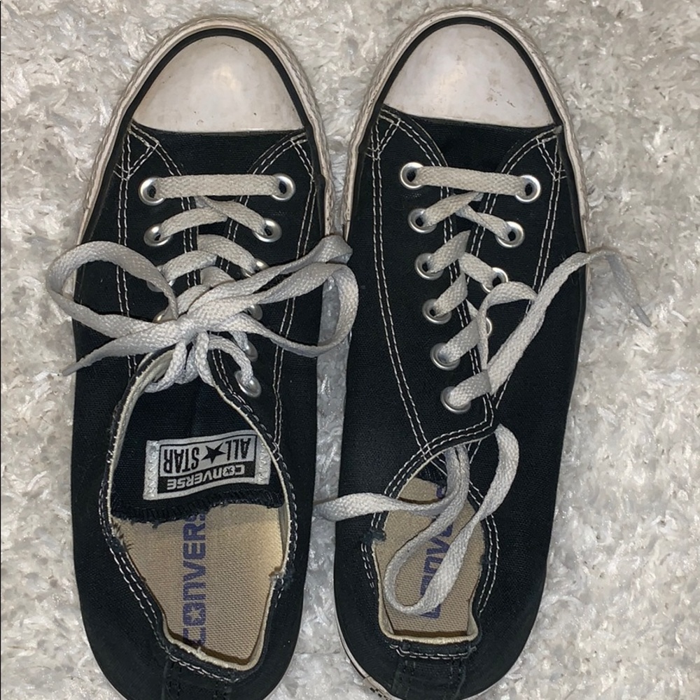 Black and white converse!!
